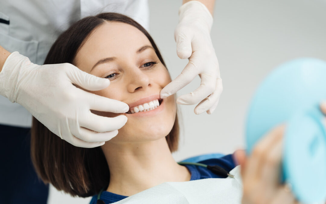 Implantes dentales: qué hábitos pueden afectar a su integración a largo plazo